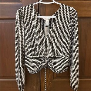 NWT H&M Chic Black and White Patterned Women's Top